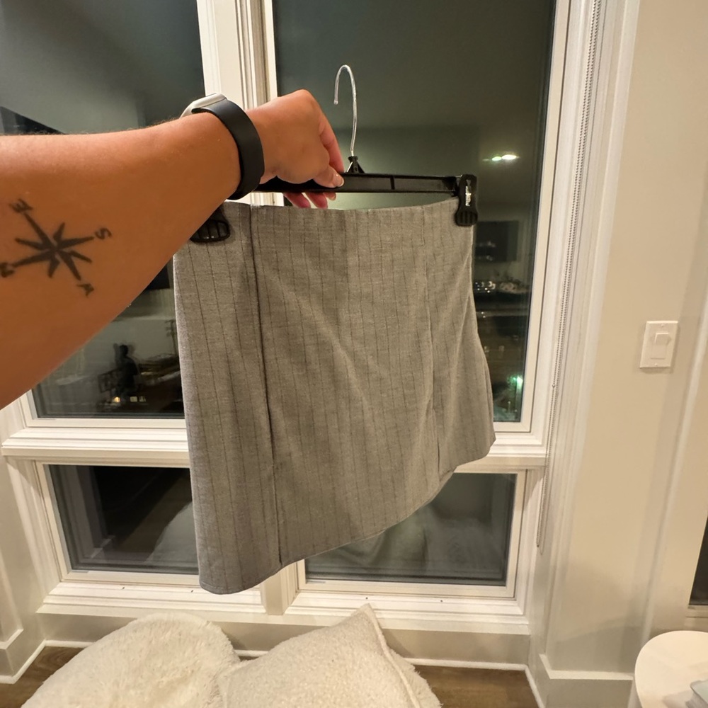 ZARA Gray Pinstripe Wrap Skort – Size S